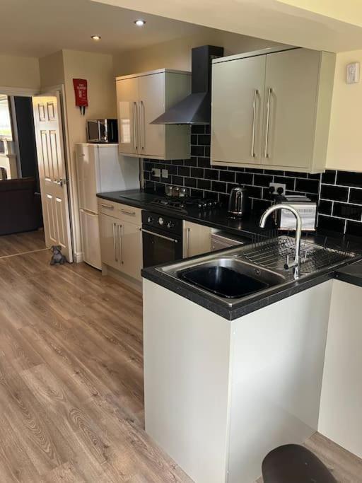 Ogilvie Lodge Llandudno Junction Dış mekan fotoğraf